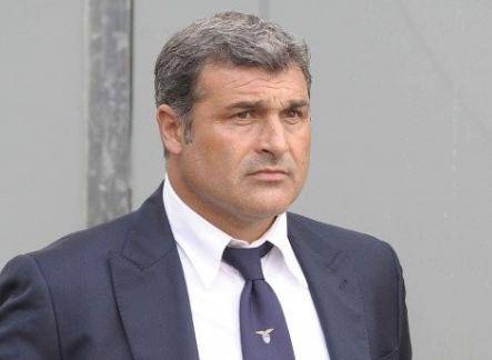 原创佩鲁济建议格拉维纳尝试着调整赛程曼乔可以选择扎尼奥洛