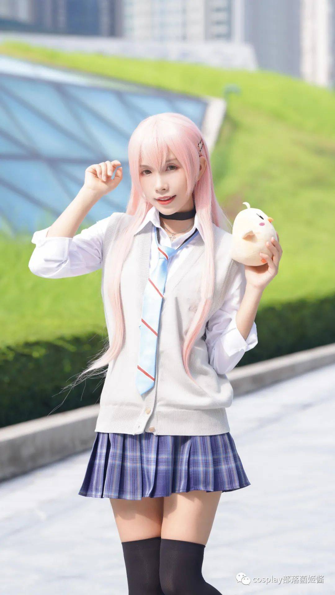 cos:孟菲斯换装课间的微风cos正片@薇薇_wb