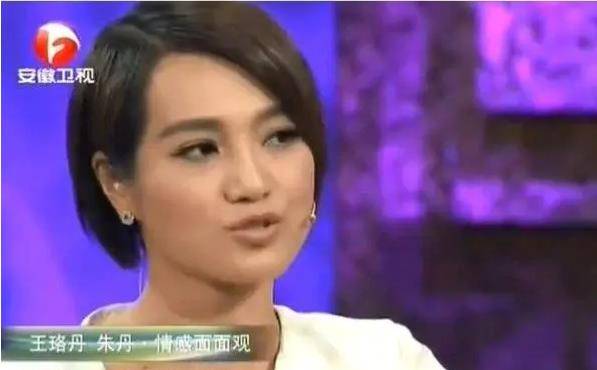 网友|39岁朱丹诞下二胎，丈夫周一围不知踪影，疑缺席待产与美女搭戏