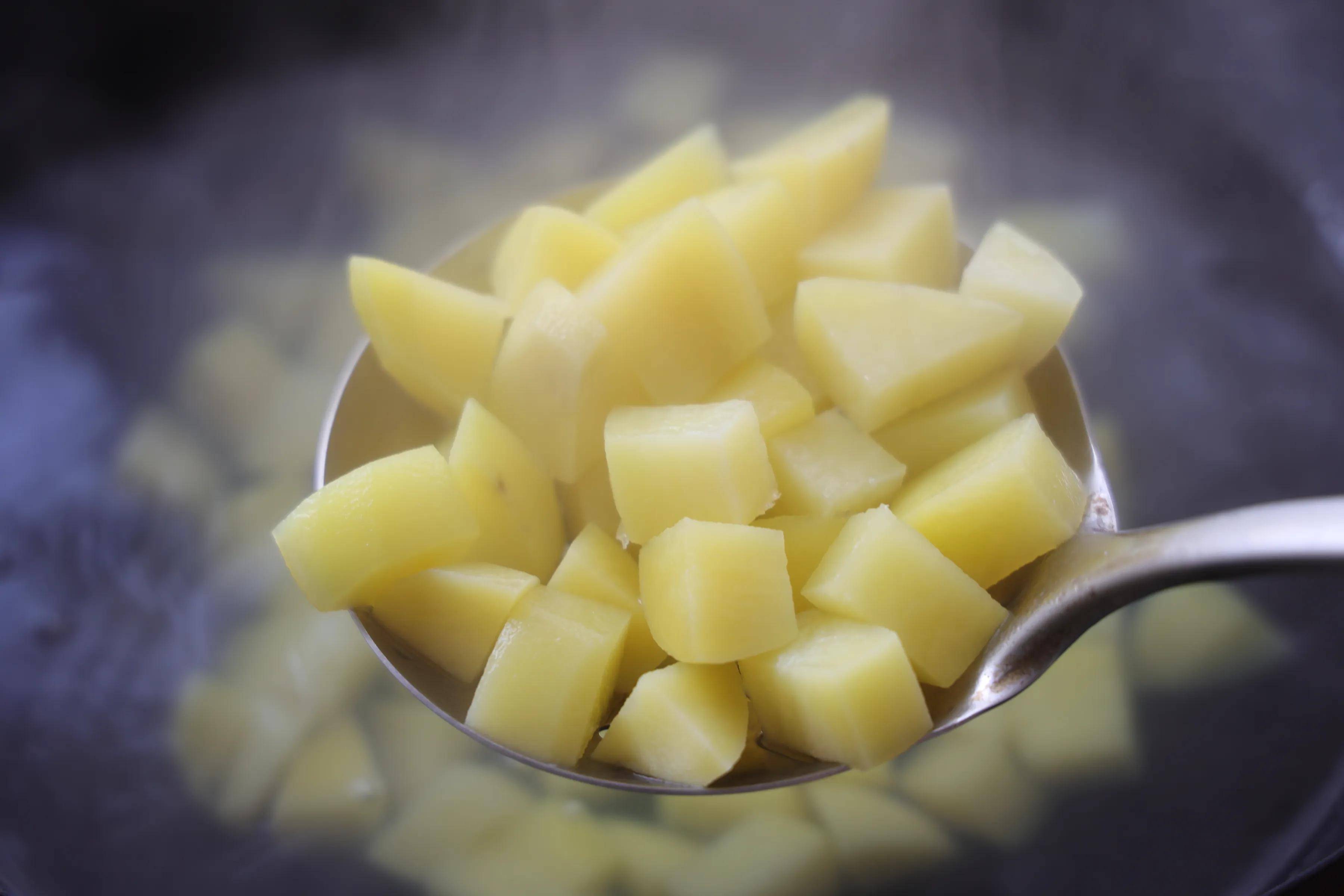 试试土豆这个做法,简单0失败,既当主食又当零食,当夜宵更棒哦