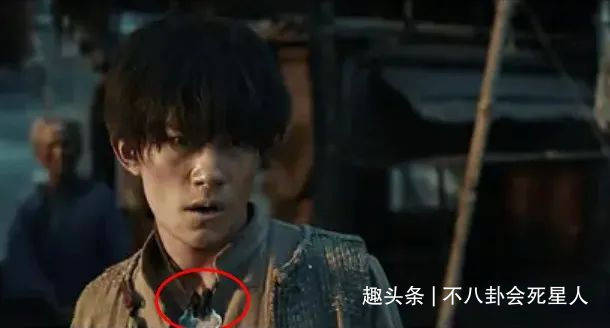 箱子|《长津湖》处处都是细节，从长命锁到红围巾，陈凯歌这次口碑稳了