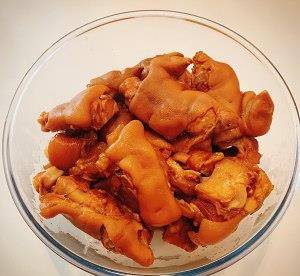 怎么做红烧猪脚又香又辣 5fccbc64b25f4c04afa512faea0e5de1.jpeg