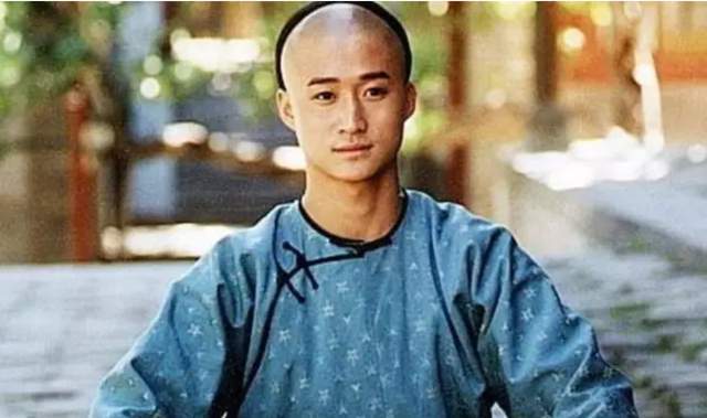 吴京|看吴京年轻时的照片，难怪谢楠说他也是小鲜肉，我们低估了他的颜