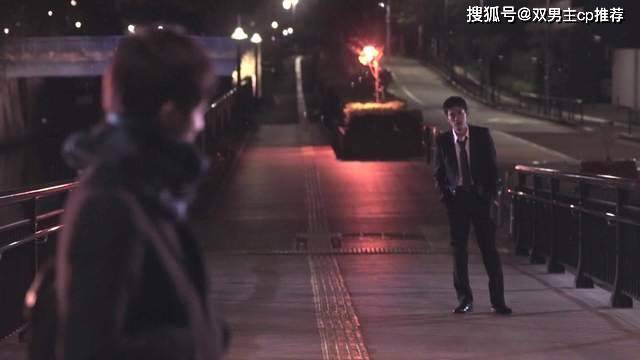 受伤害|耽推丨日本双男主电影《无法触碰的爱》漫改，贱萌霸道上司×敏感脆弱下属