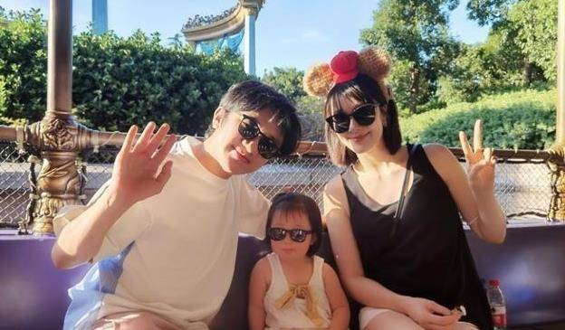 王祖蓝|36岁李亚男诞下二胎，晒出全家福大宝吸睛，网友：越来越好看