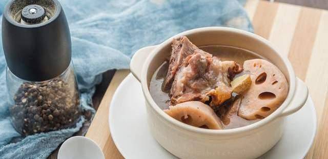 莲藕排骨汤的做法莲藕什么时候放 de108740ea514080beaf149345383048.jpeg