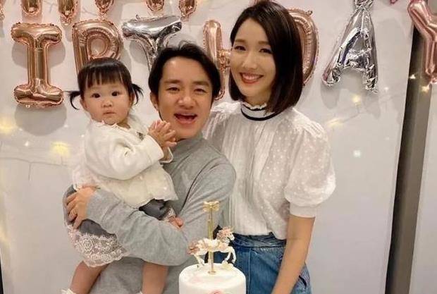 王祖蓝|36岁李亚男诞下二胎，晒出全家福大宝吸睛，网友：越来越好看