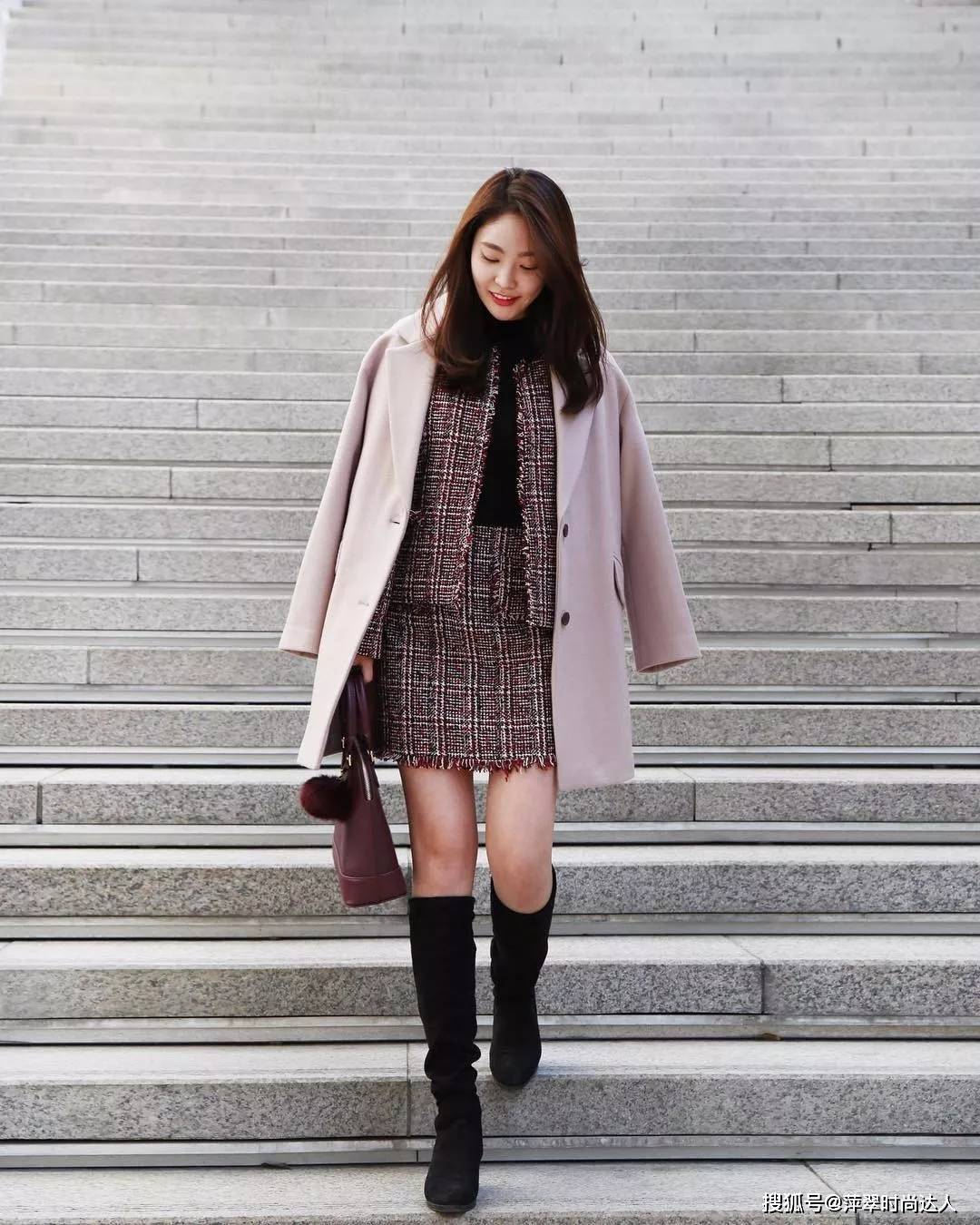 整体 秋冬复古潮回归!快翻出妈妈衣柜的“格纹大衣”,4种女孩穿搭公式!