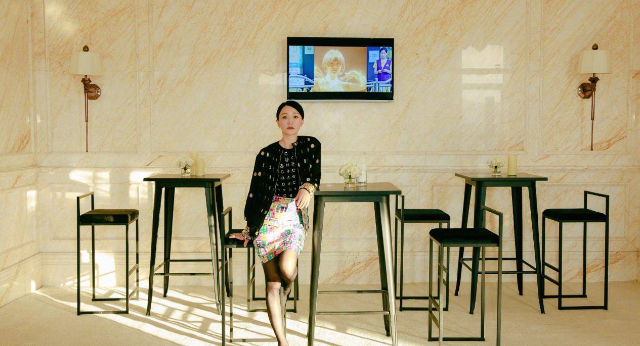 网格 周迅回归综艺学聪明，穿链条背心配网格袜，这身材造型真是没得挑