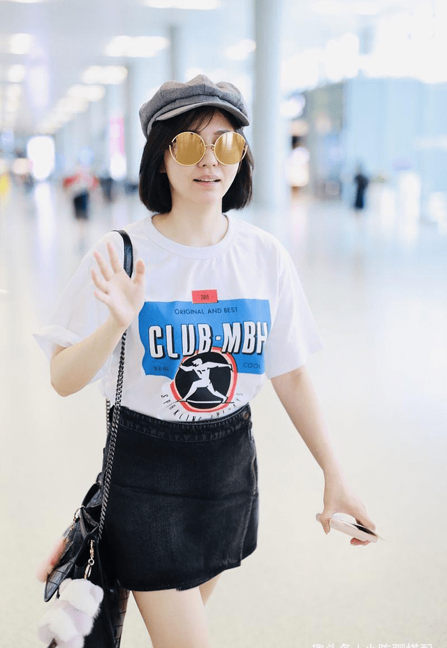 身材 被张靓颖惊艳到了，穿一件红色连衣裙高贵优雅，身材凹凸感十足