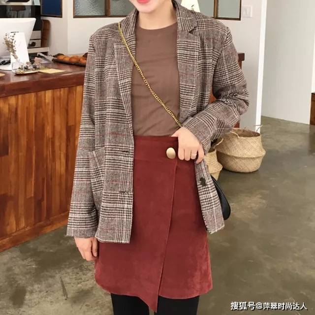 整体 秋冬复古潮回归!快翻出妈妈衣柜的“格纹大衣”,4种女孩穿搭公式!