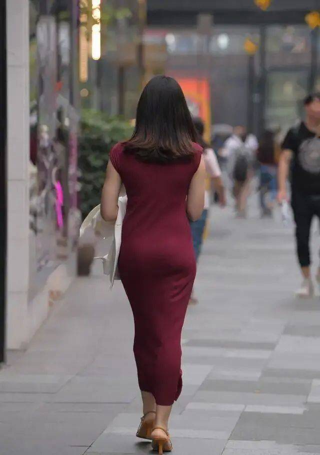 显得 气质出众的连衣裙搭配技巧，兼顾美感与舒适度，遮肉显瘦