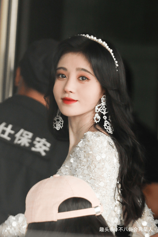 鞠婧祎 鞠婧祎被骗，造型师道歉，一件毛衣7300，透露明星真实消费水平