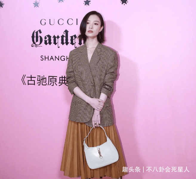 身材 红毯刺激战场!张柏芝红裙压阵,张天爱镂空裙,倪妮裹严实也不输