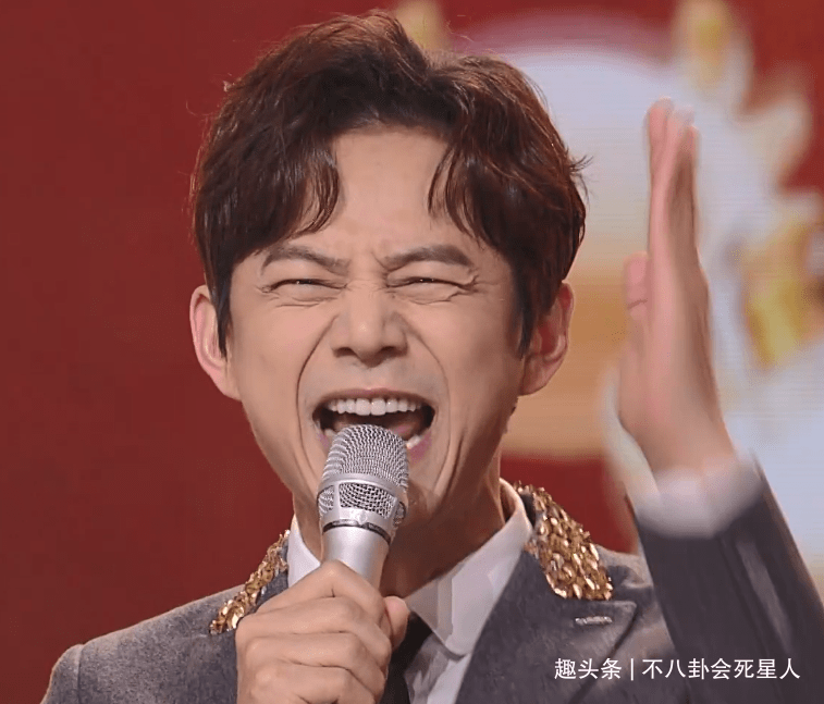 何炅嘴|芒果元宵会槽点多:何炅嘴瓢,沈梦辰戴美瞳扮老,四小花群魔乱舞