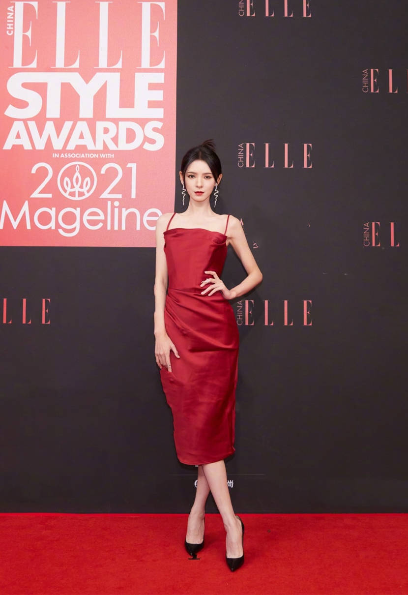 时装 75位明星的ELLE时装造型,王源、热巴,关晓彤,身心造型惹人爱