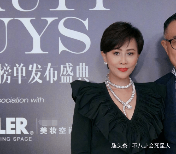 身材 红毯刺激战场!张柏芝红裙压阵,张天爱镂空裙,倪妮裹严实也不输