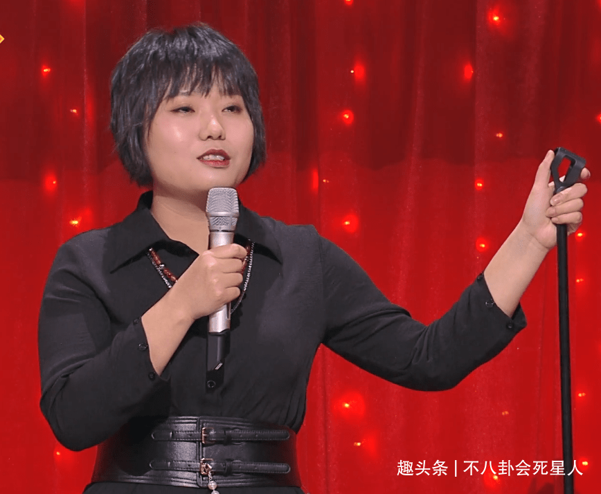 何炅嘴|芒果元宵会槽点多:何炅嘴瓢,沈梦辰戴美瞳扮老,四小花群魔乱舞