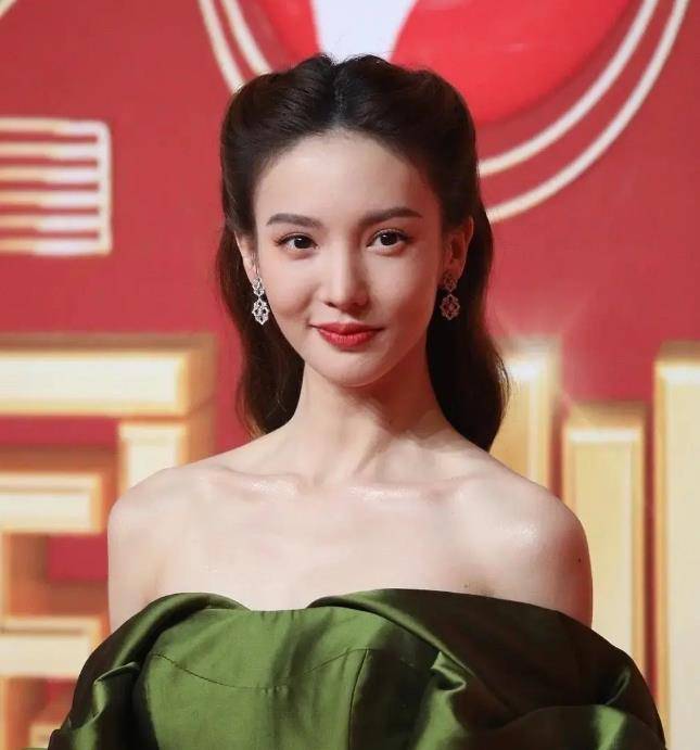 盛典 国剧盛典生图下的女星：关晓彤臃肿似发福，谭松韵30岁依旧少女