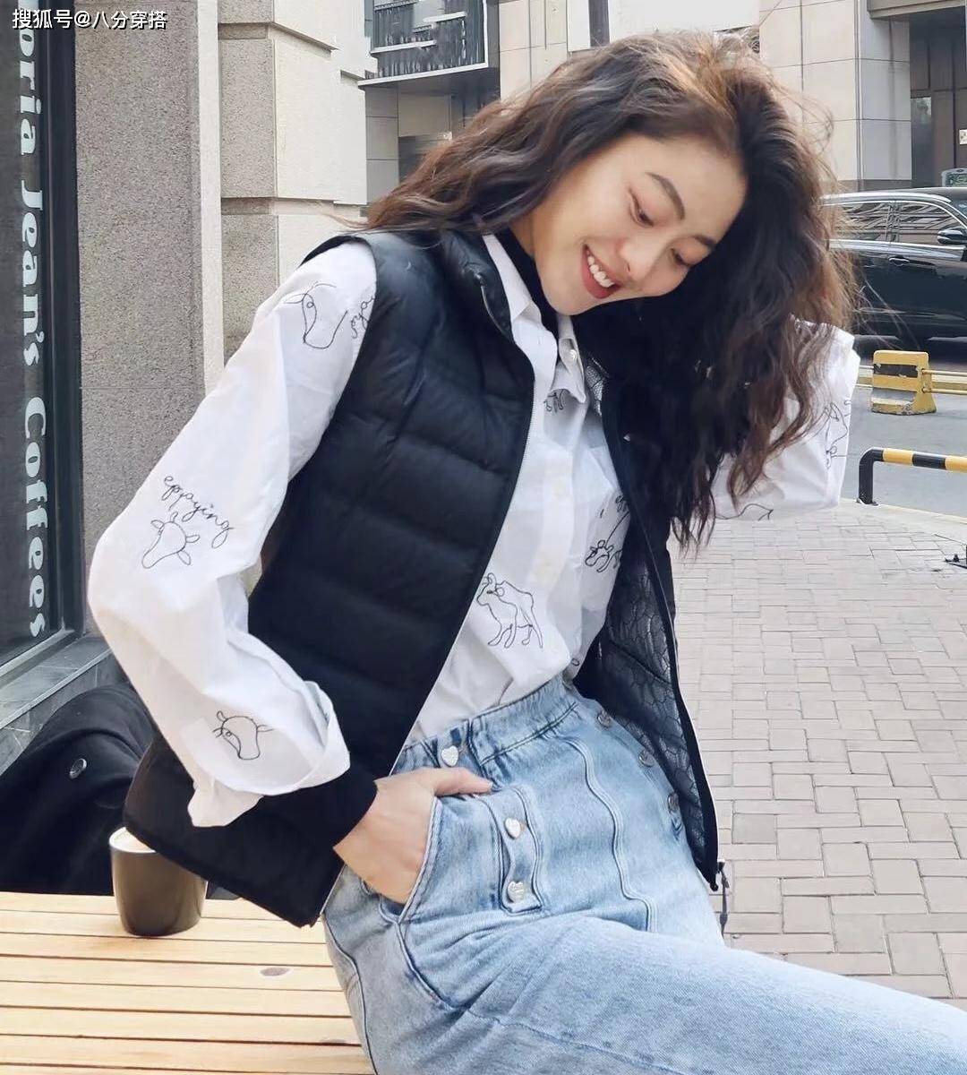 进行 羽绒服太显胖了?试试羽绒马甲叠穿的搭配,保暖舒适又减龄