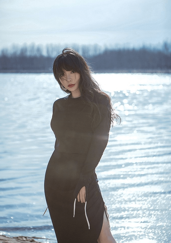 身材 柳岩的极品身材真让人羡慕，女人看了也会脸红，九头身比例真不错