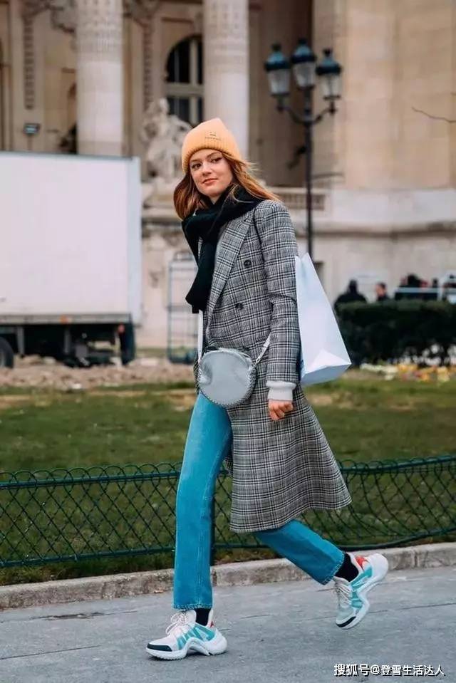 身材 建议牛仔裤不要老搭小白鞋，这3双鞋子更适合，舒适又洋气