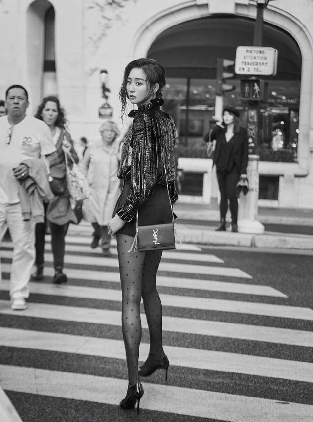 机车 张钧甯穿机车皮衣现身，淡妆而且不是“美颜照”颜值一样“抗打”