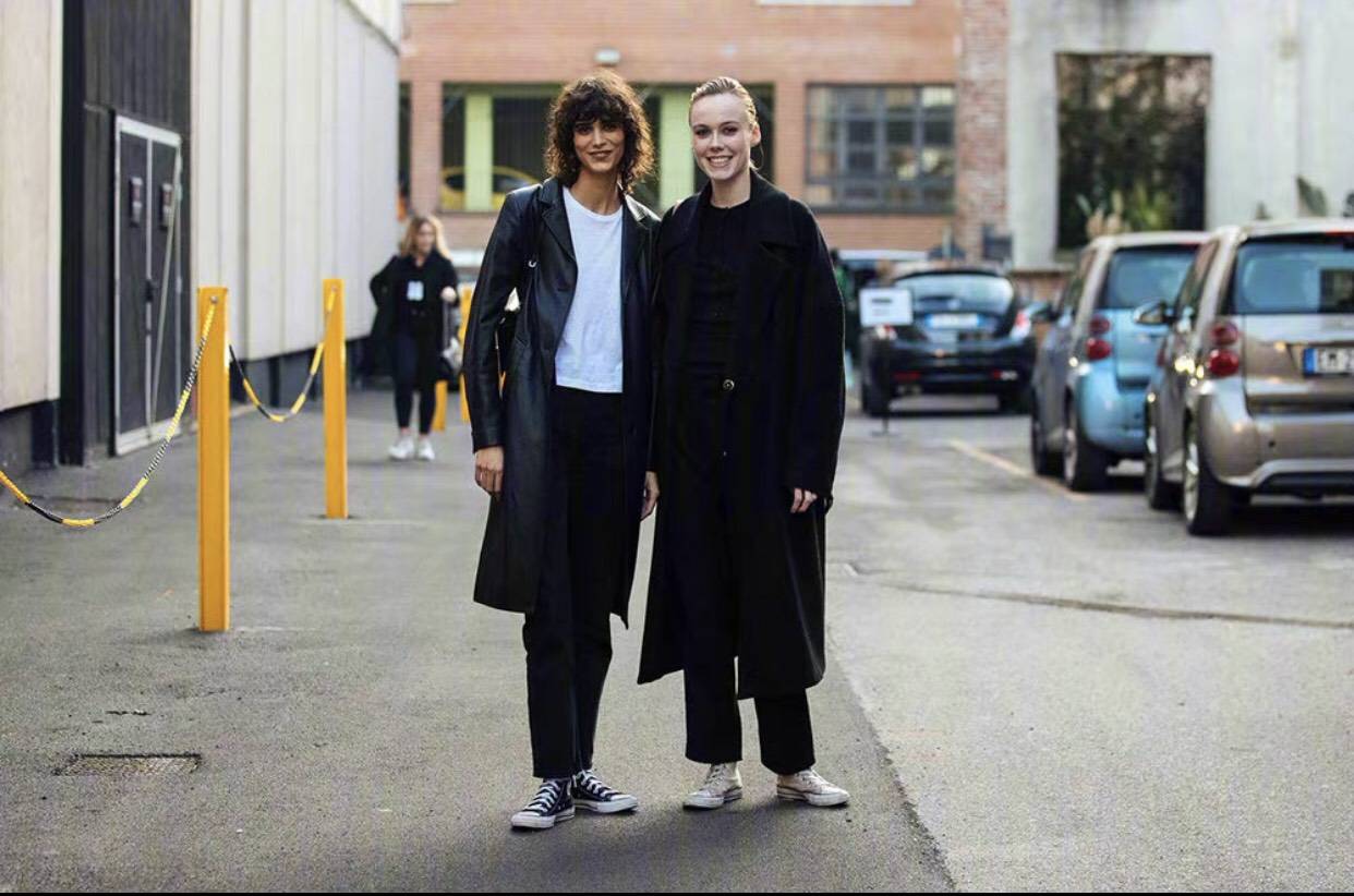 貂绒 温度与风度都要,秋冬季秀场外的模特在穿什么?快来看一看