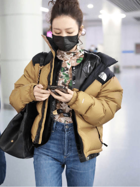 显得 冬季穿搭显瘦显高又保暖,非常的时髦