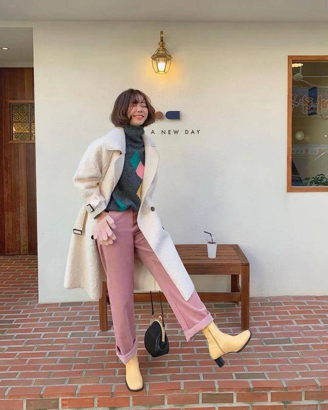 法正 讲真，“露脚踝”已经过时了，今年这几种穿法正流行，时髦又保暖