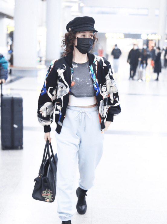 显得 冬季穿搭显瘦显高又保暖,非常的时髦