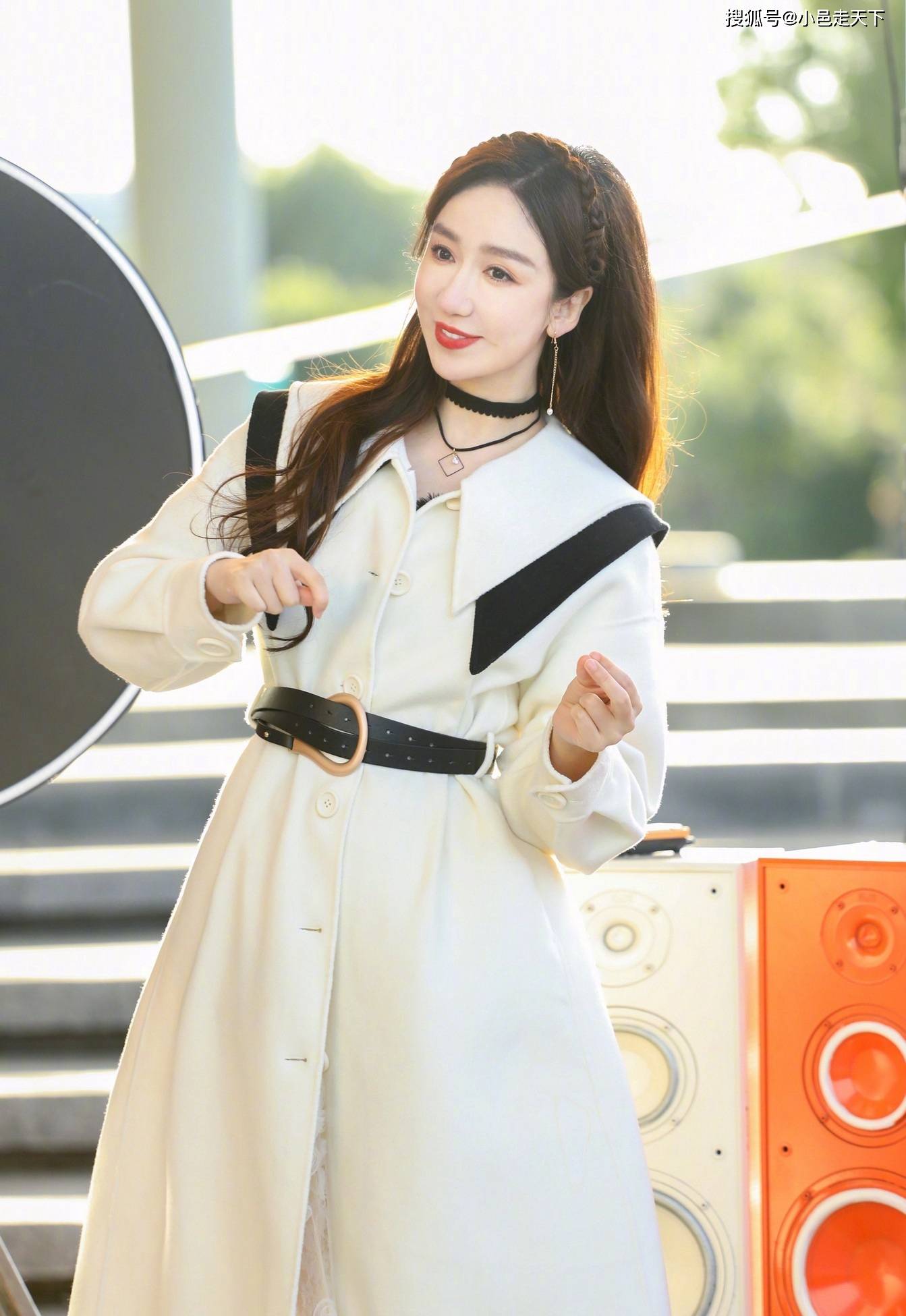 娄艺潇 娄艺潇白色毛大衣活动照合集