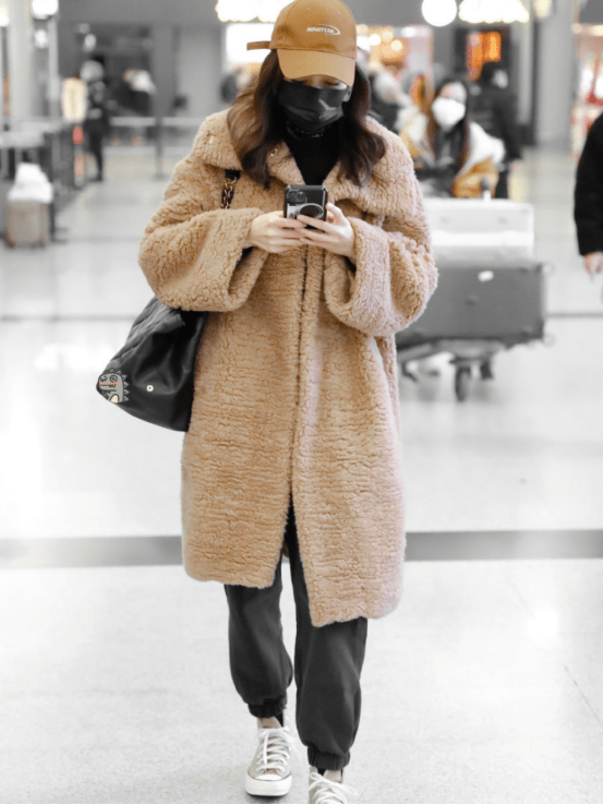 显得 冬季穿搭显瘦显高又保暖,非常的时髦