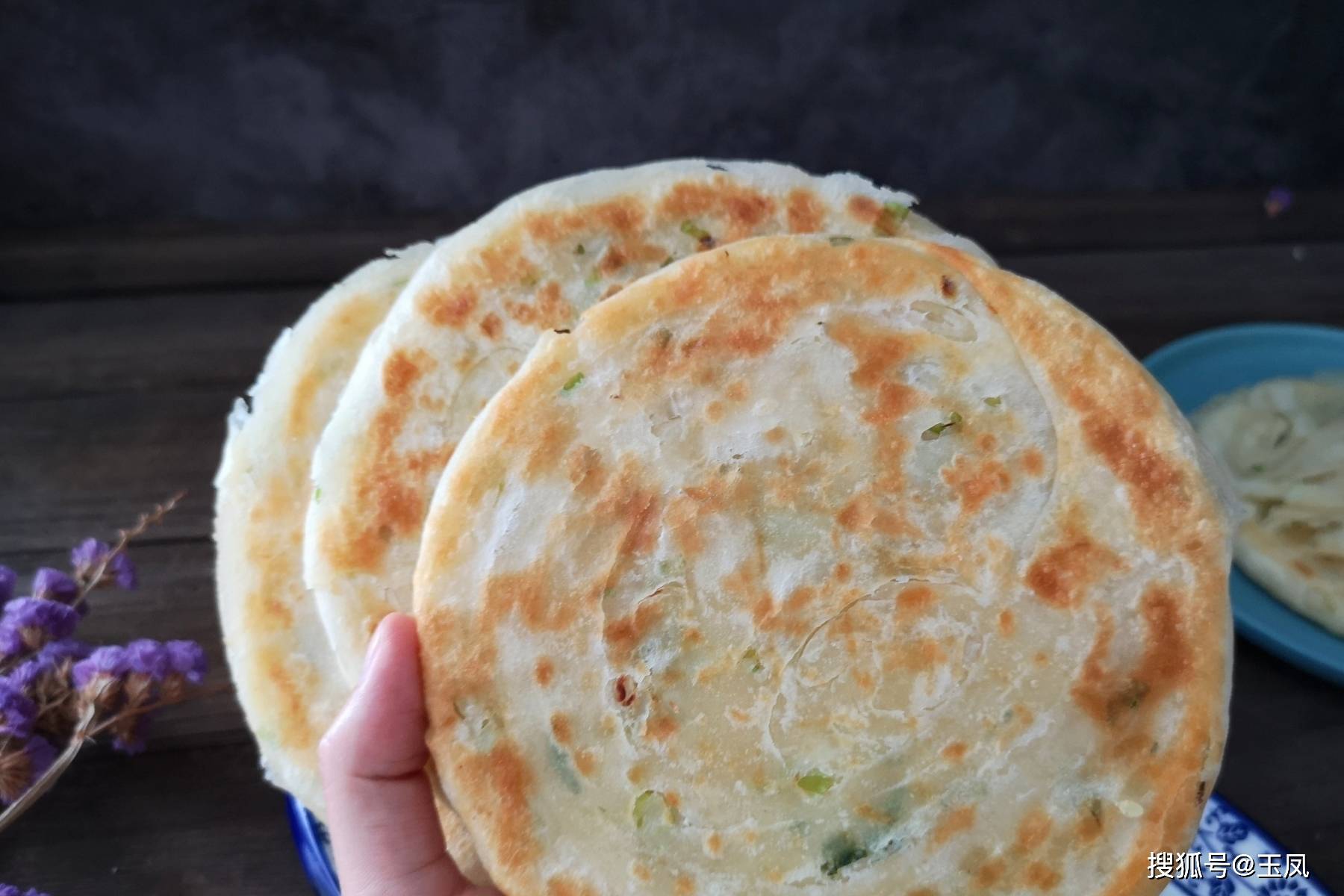 葱花|3块钱做10张手抓饼，一周早餐不用早起，外酥里软，层次多，真香