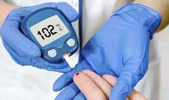 治疗|注射胰岛素的糖友,常出现并发症,胰岛素对控糖真的有用吗?