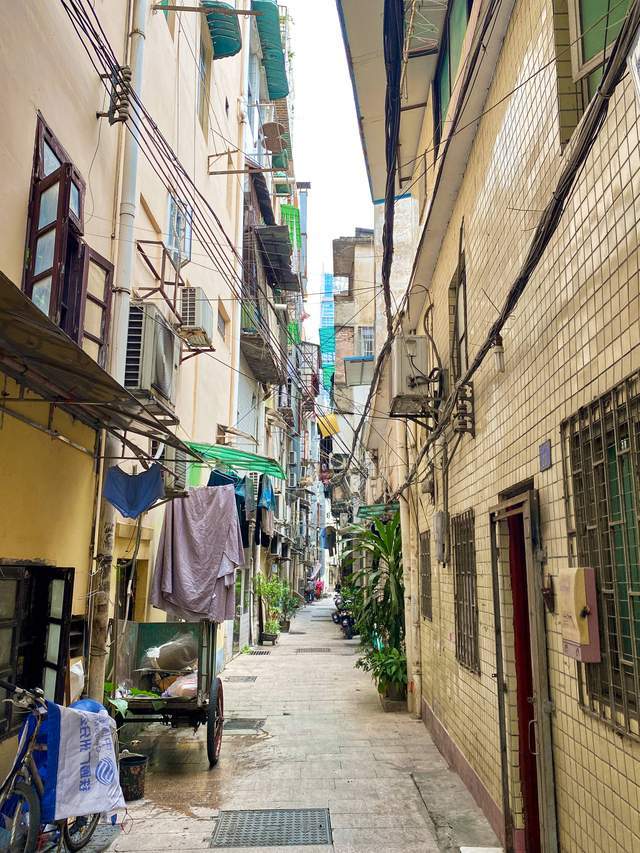 从荔湾到珠江新城,从破旧老街到无人驾驶轨道,广州才是千面城市_巷子