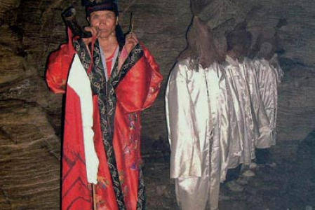 湘西赶尸是怎么回事