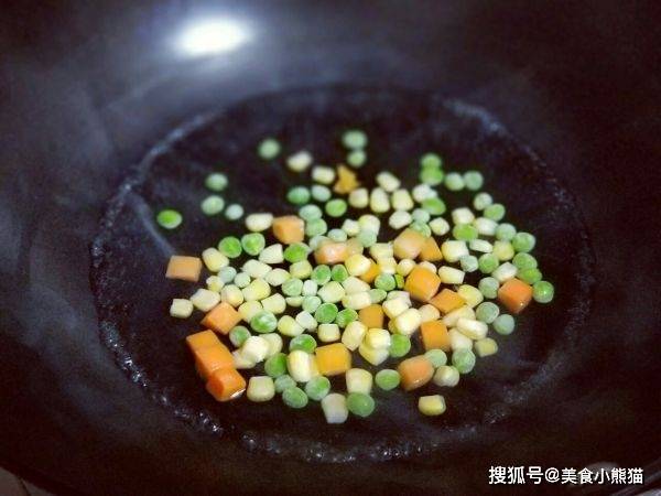 咖喱鱿鱼|7分钟学会一道高级料理，剩饭新吃法：咖喱鱿鱼饭，好吃简单易学