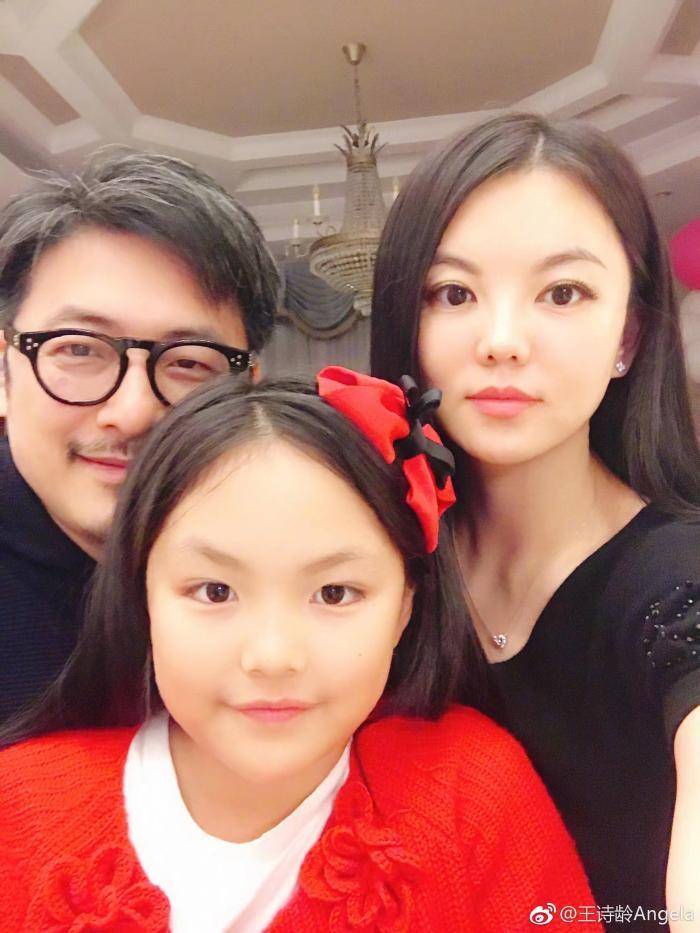 王岳伦 王岳伦和女儿久违同框，12岁王诗龄打扮时髦贵气，身高快赶上爸爸
