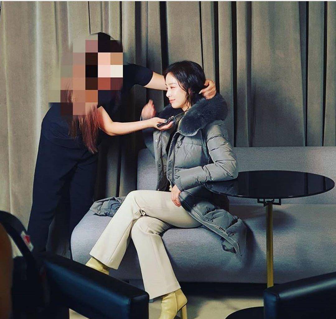 都市女郎 40岁金泰熙近照美到爆！手握蛋糕嘟嘴少女感爆棚，身材优越出众