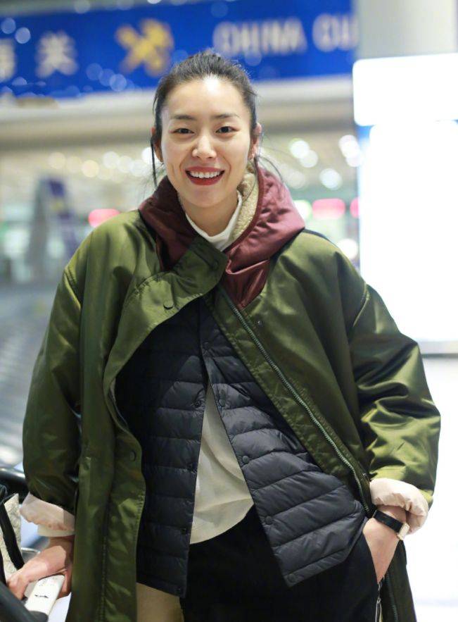 杨幂 冬天想赶一波时髦，试试正流行的“1+1”搭配法，杨幂刘雯也在穿