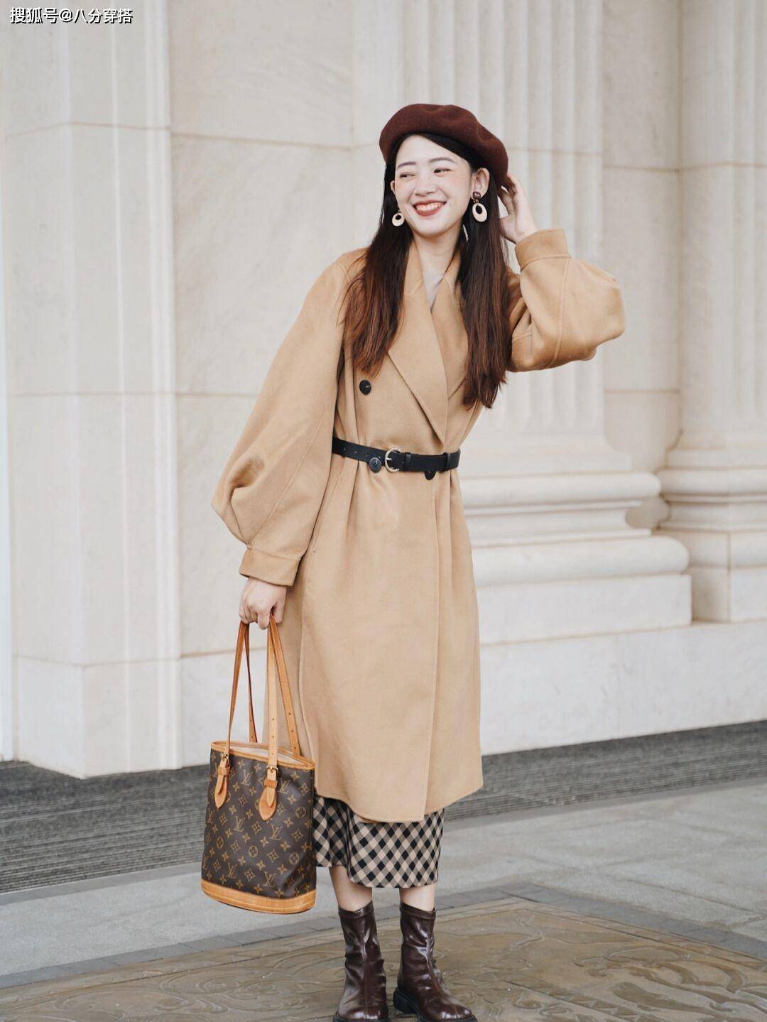 黑色 冬天穿大衣最好选这几个颜色，温柔显白不挑人，黑黄皮也能驾驭