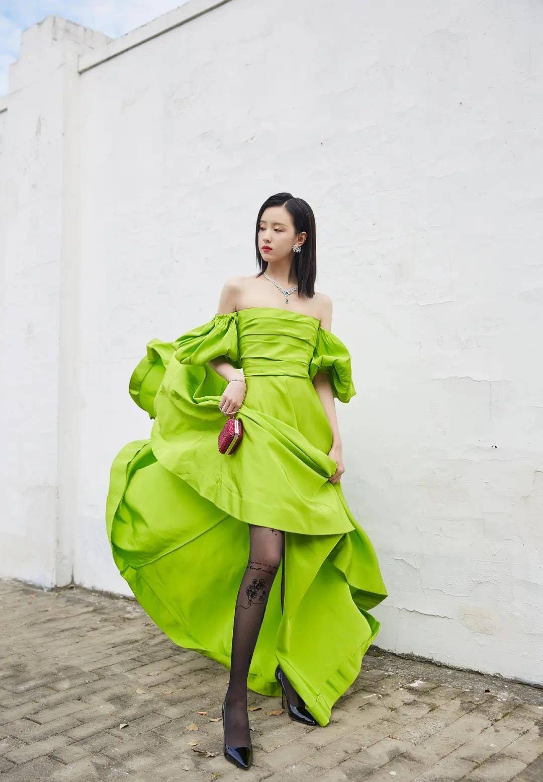 服装 85花盛典同台争艳！杨幂接连换三套服装，刘诗诗、唐嫣紧随其后