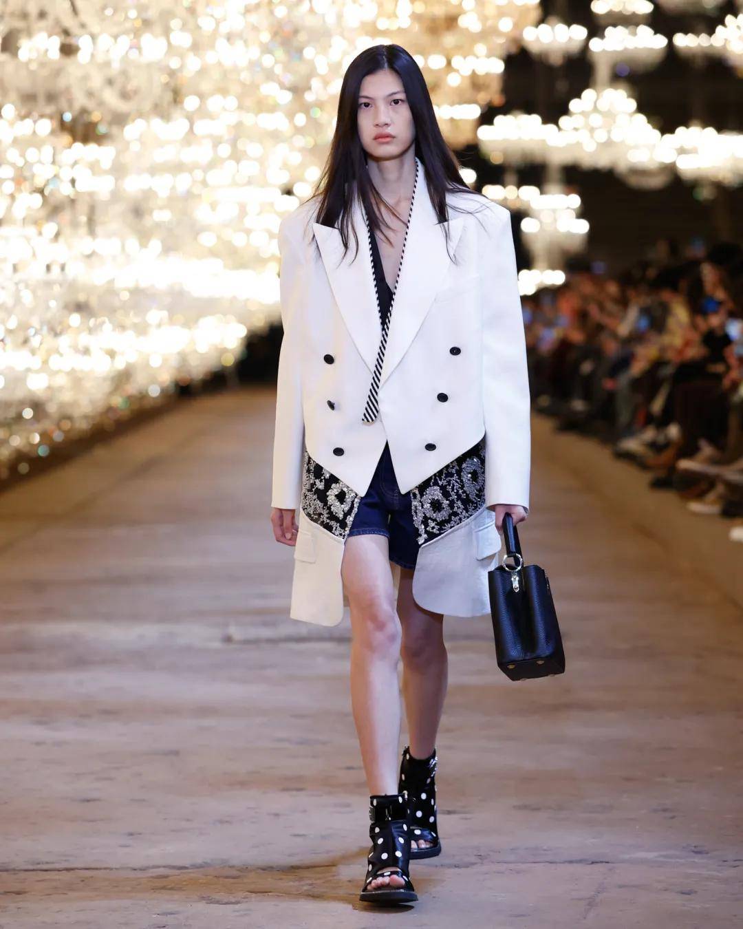 Vuitton 路易威登运1200盏华灯来上海办舞会,章子怡刘嘉玲舒淇全来了!