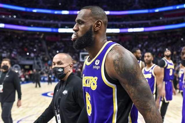 CBA|实话实说？詹黑：NBA万岁，詹姆斯对斯图尔特所做的事是故意且肮