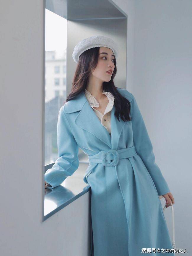 羊羔 小款的衣服可以增加一种干练的风格,显得超有气质