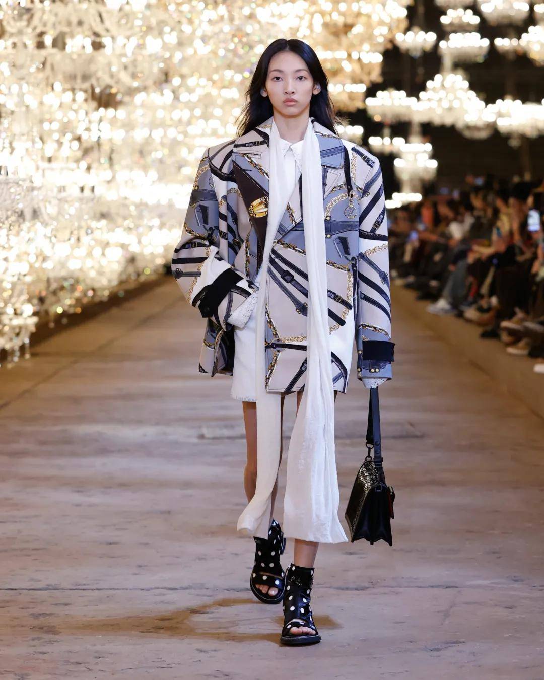 Vuitton 路易威登运1200盏华灯来上海办舞会,章子怡刘嘉玲舒淇全来了!