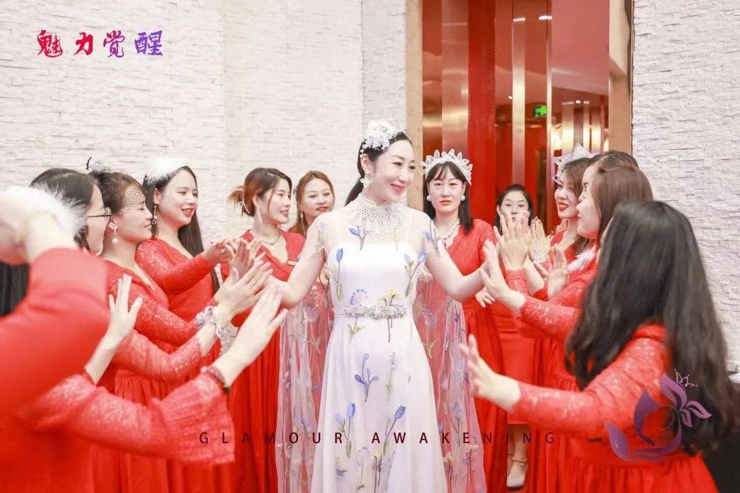 人群幸福演绎魅力觉醒课堂，让你成为优雅女人