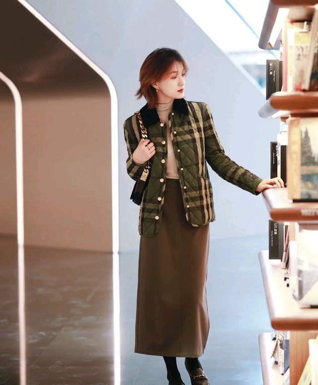 细节 冬天穿衣不要太繁杂，注重穿搭细节，轻松摆脱路人感