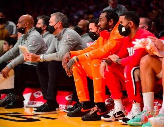 交易|NBA-年薪4430万，一秒钟都没打！交易没人要，火箭沃尔都成输家